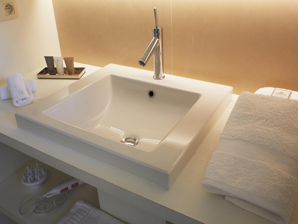 Alphabet - Luxury And Art Gallery Bed & Breakfast Brugge