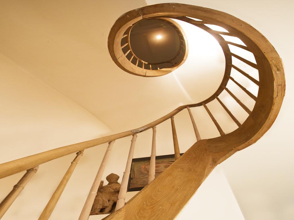 Alphabet - Luxury And Art Gallery Brujas